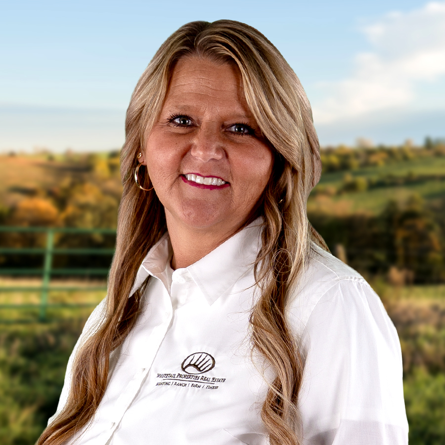 Erin Eads Profile Headshot
