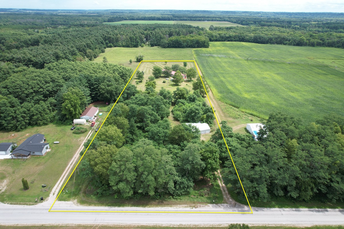 Private Country Home With Large Garage And Outbuilding Near Oquawka