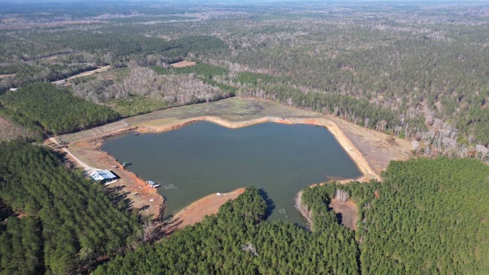 Lake & Hunting Property W/Barn & Living Quarters Plus Prime Whitetail And Turkey Hunting